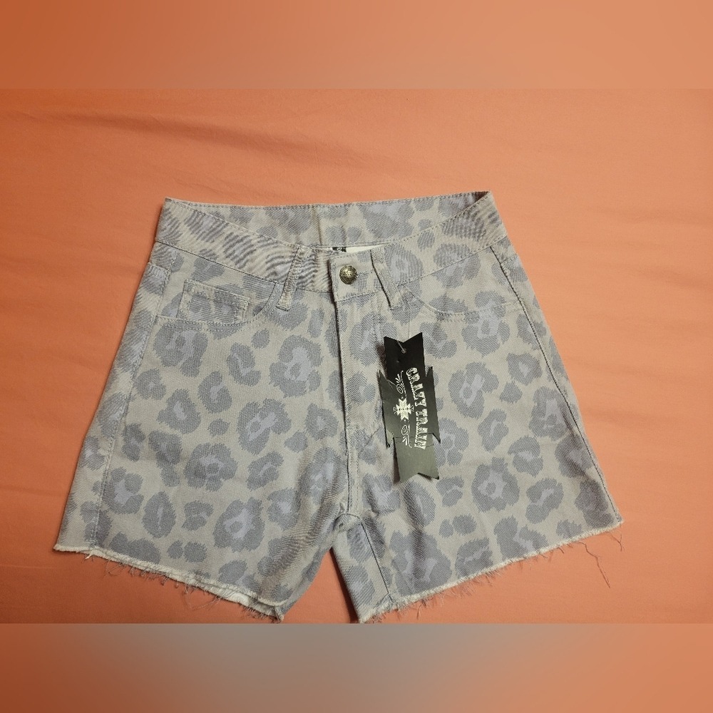 Crazy Train Women's Leopard shorts X‎ small New with tag grey soft